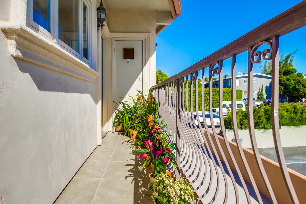 Virtual tour photo 6 of 40 for 737 1/2 Agate St 