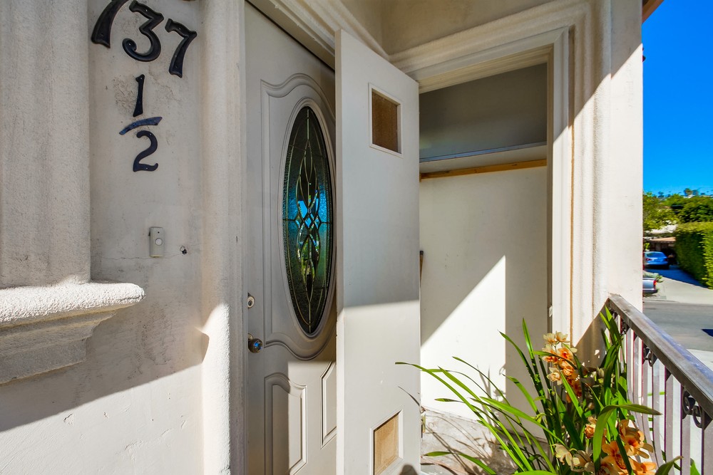 Virtual tour photo 8 of 40 for 737 1/2 Agate St 