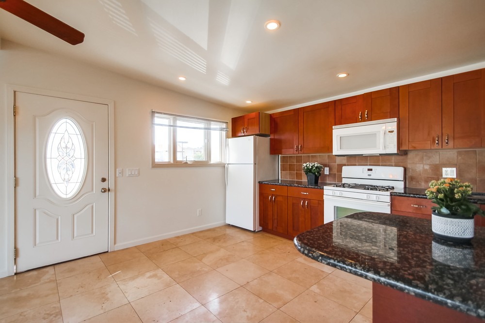 Virtual tour photo 16 of 40 for 737 1/2 Agate St 