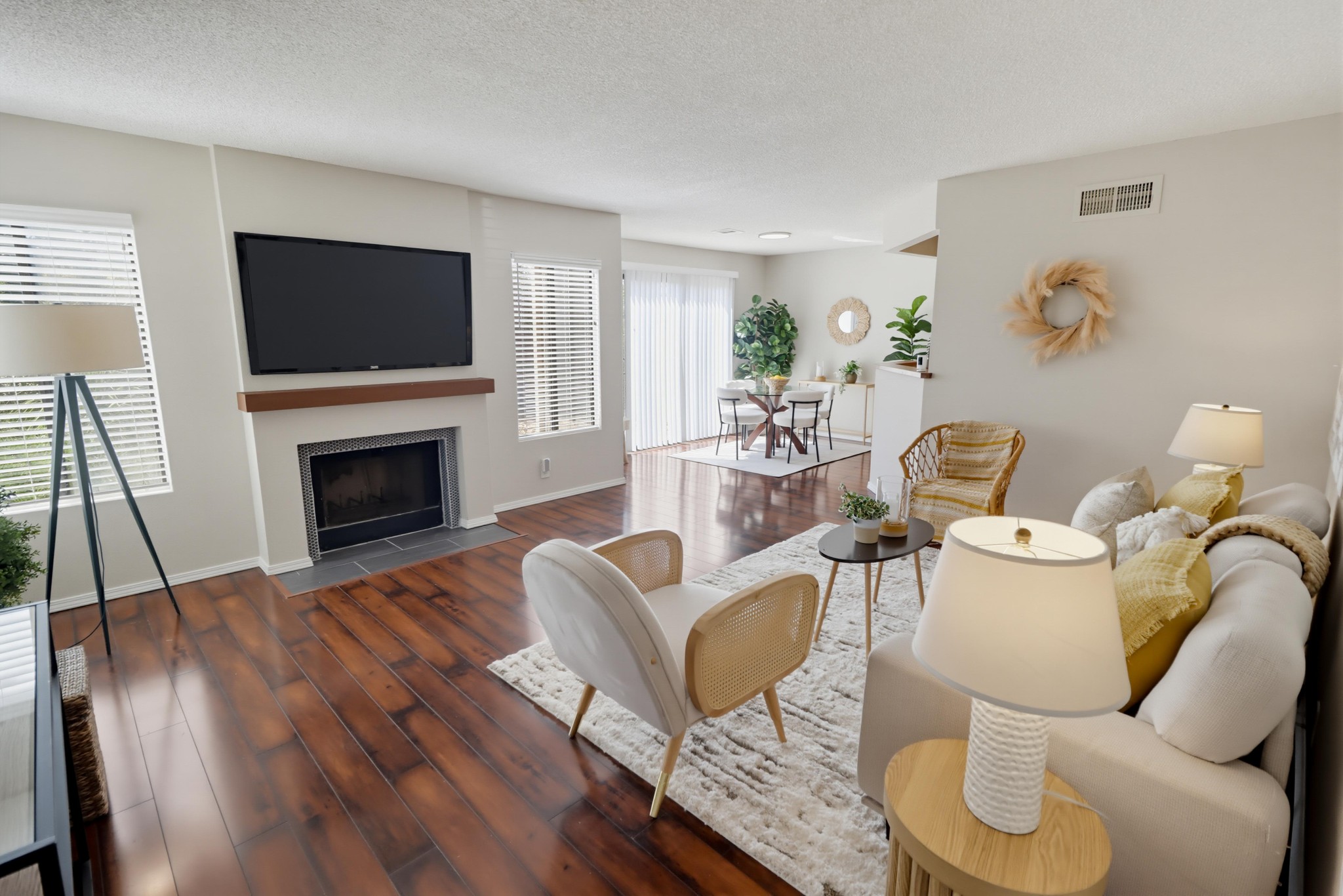 Virtual tour photo 6 of 49 for 8391 Suntree Pl