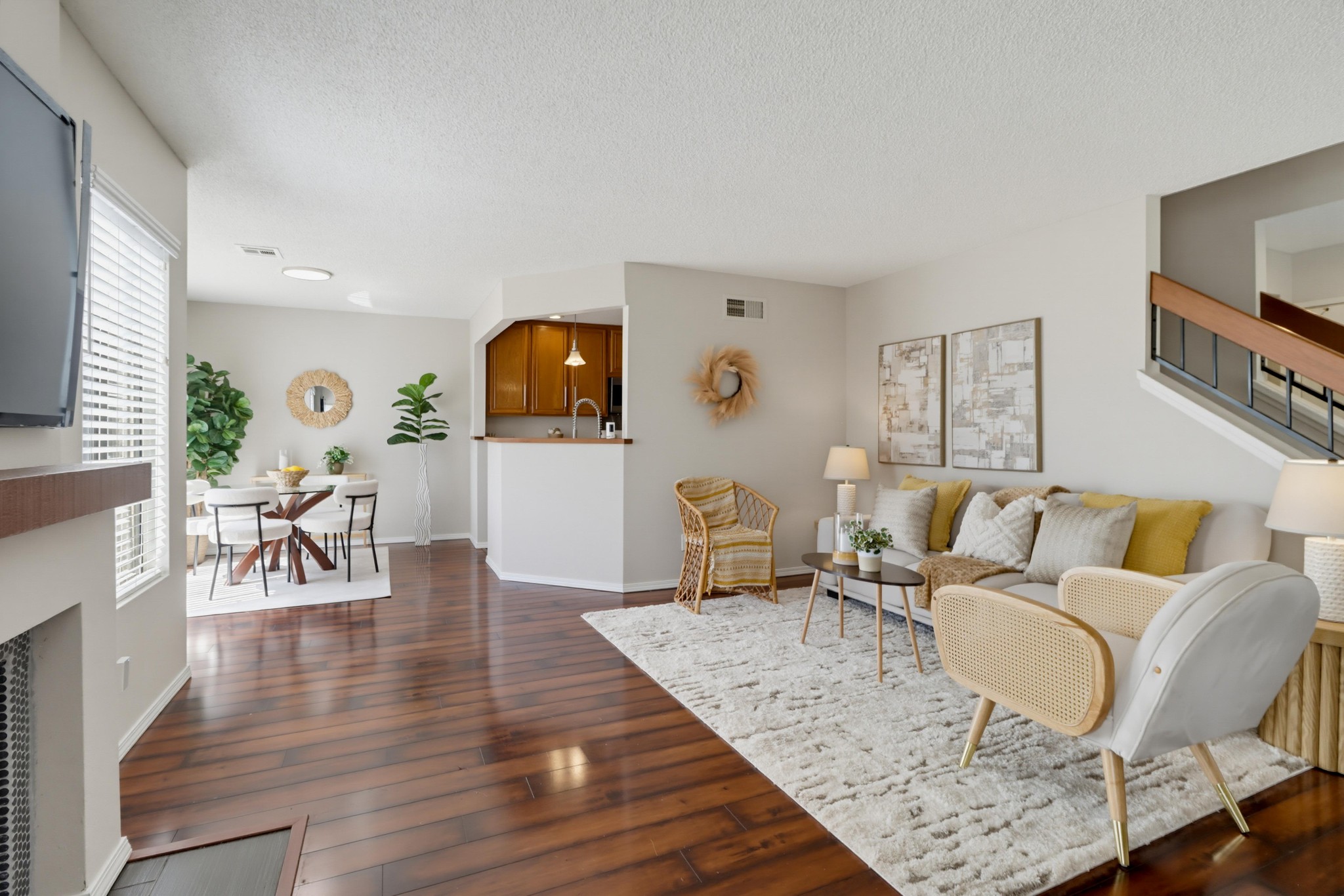 Virtual tour photo 7 of 49 for 8391 Suntree Pl