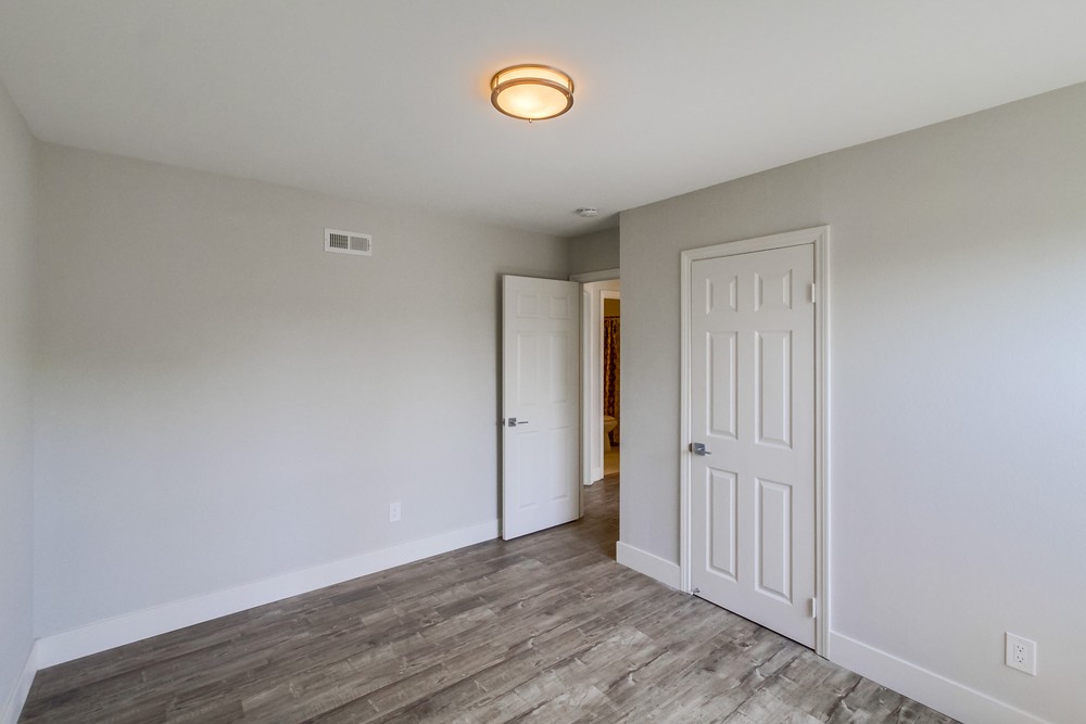 Virtual tour photo 30 of 38 for 8395 Hudson Dr