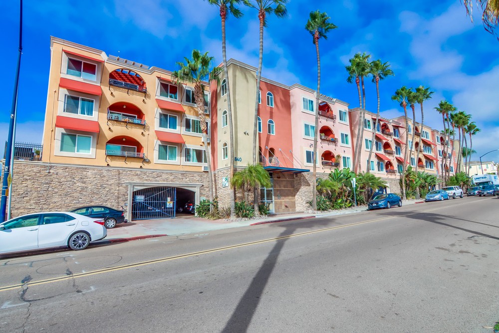 Virtual tour photo 1 of 33 for 840 Turquoise St UNIT 305
