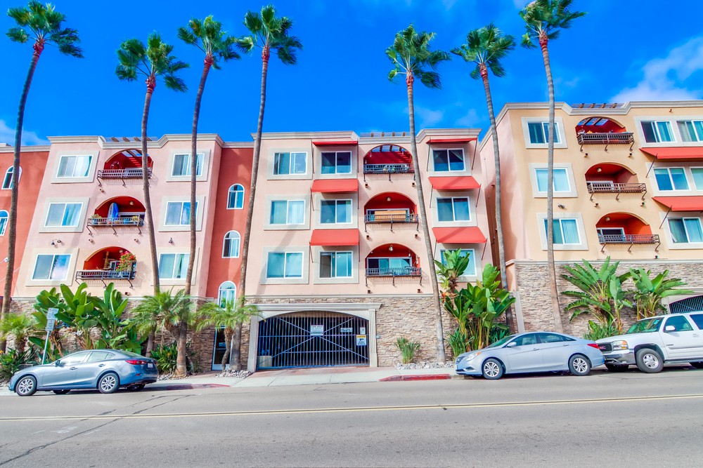 Virtual tour photo 3 of 33 for 840 Turquoise St UNIT 305