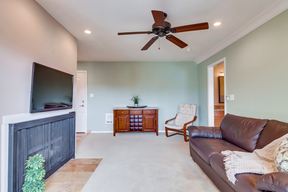 Virtual tour photo 11 of 33 for 840 Turquoise St UNIT 305