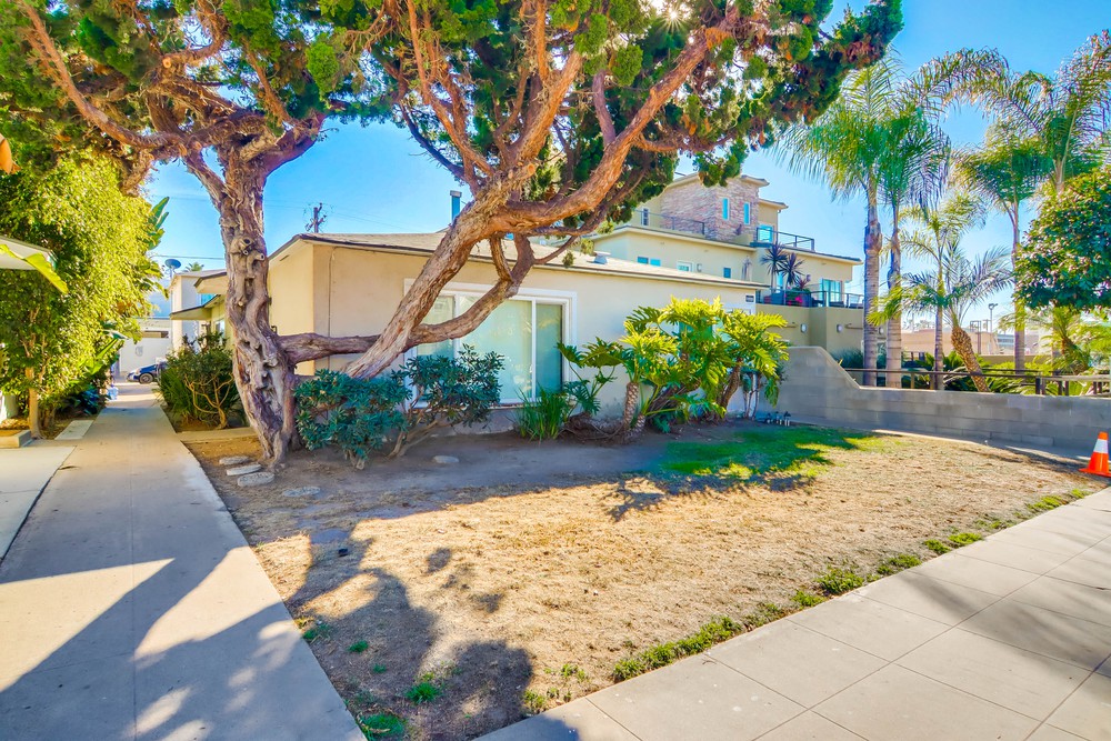 Virtual tour photo 1 of 22 for 843 Felspar St