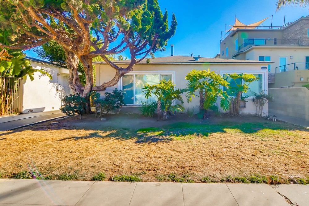 Virtual tour photo 3 of 22 for 843 Felspar St