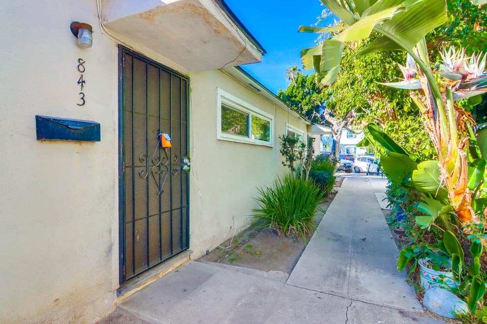 Virtual tour photo 5 of 22 for 843 Felspar St
