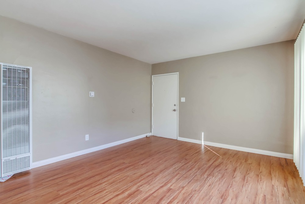Virtual tour photo 8 of 22 for 843 Felspar St
