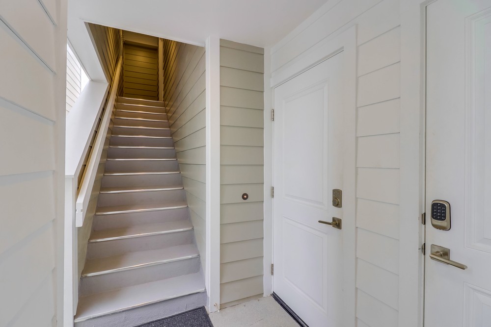 Virtual tour photo 4 of 43 for 843 Jamaica Ct