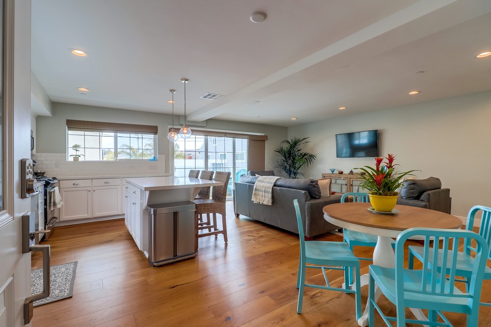 Virtual tour photo 5 of 43 for 843 Jamaica Ct
