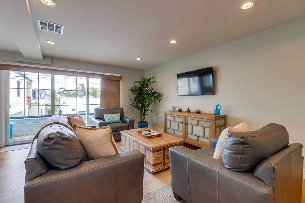 Virtual tour photo 6 of 43 for 843 Jamaica Ct
