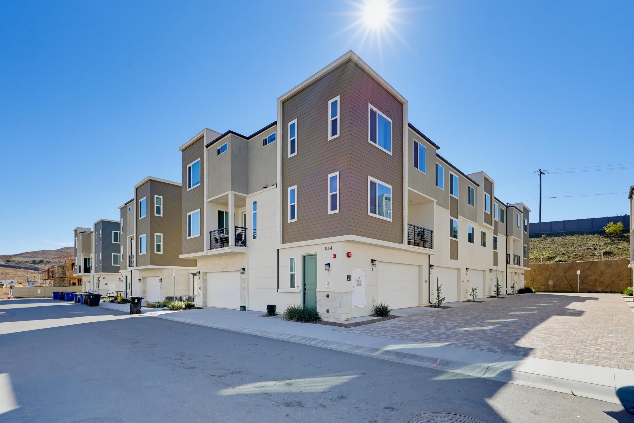 Virtual tour photo 1 of 53 for 844 Makani St #1