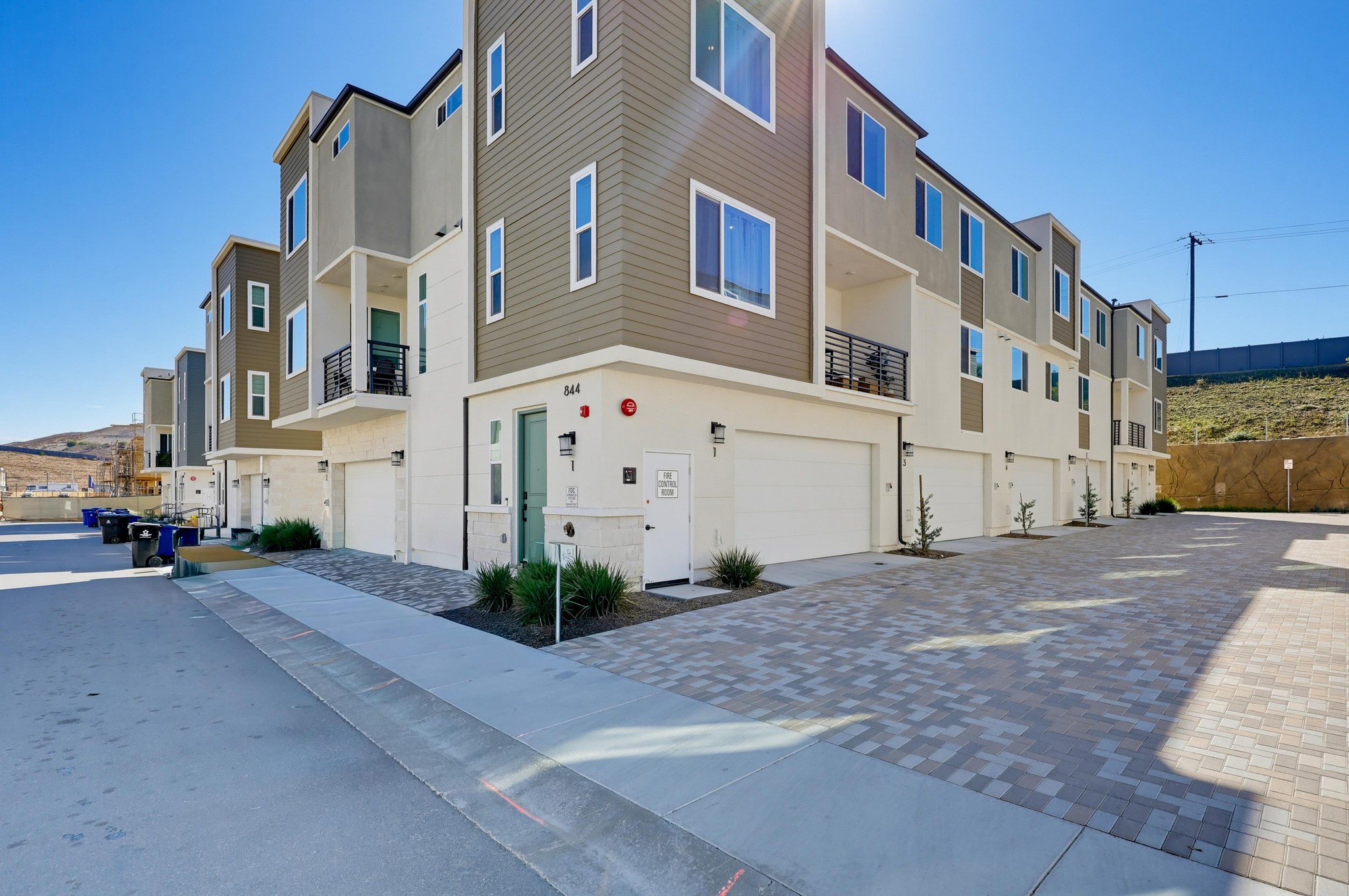 Virtual tour photo 3 of 53 for 844 Makani St #1