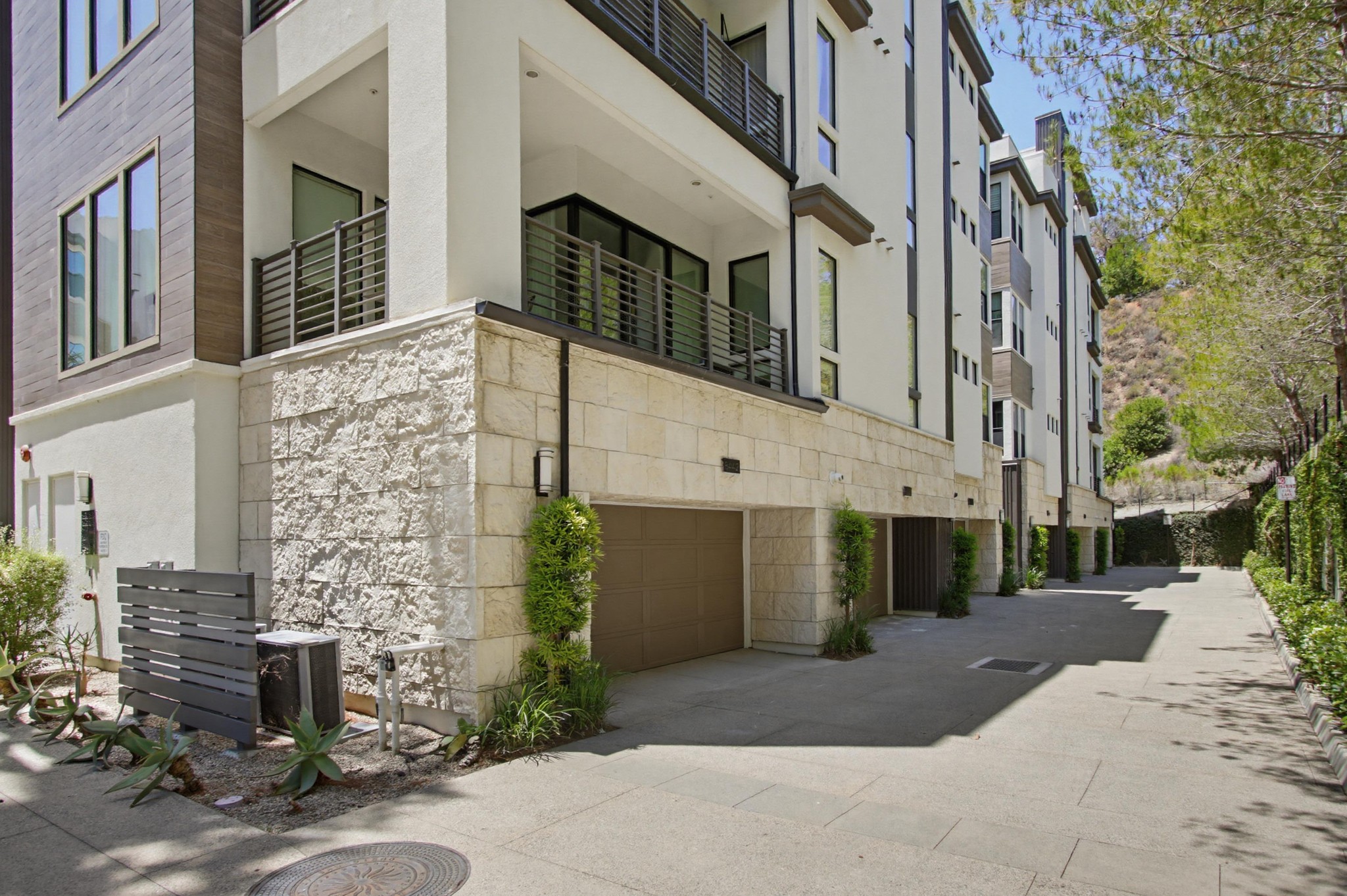 Virtual tour photo 4 of 85 for 8442 Distinctive Dr