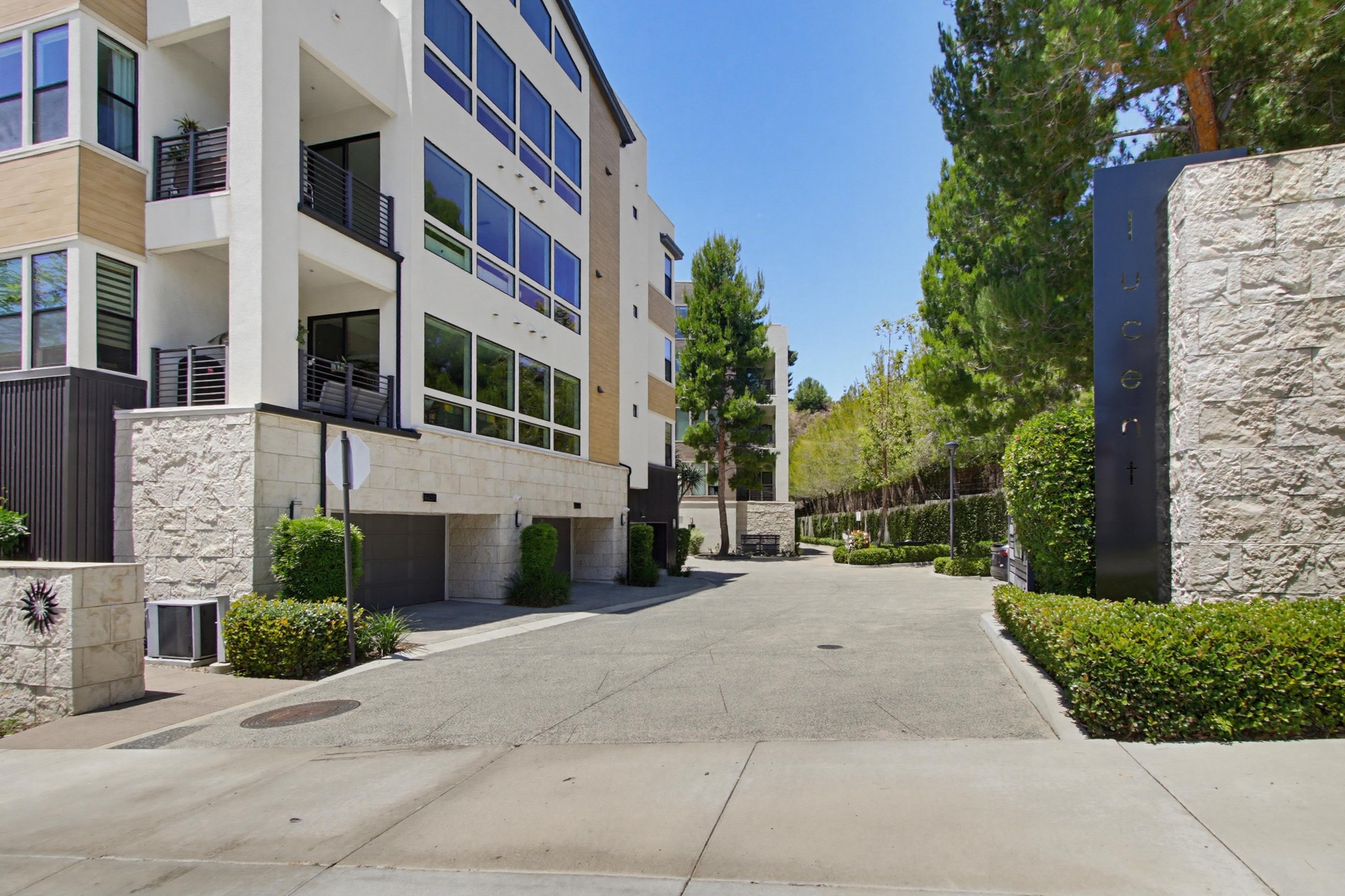 Virtual tour photo 5 of 85 for 8442 Distinctive Dr