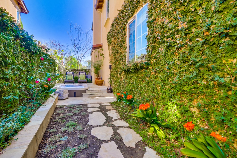 Virtual tour photo 25 of 27 for 8456 Kern Crescent