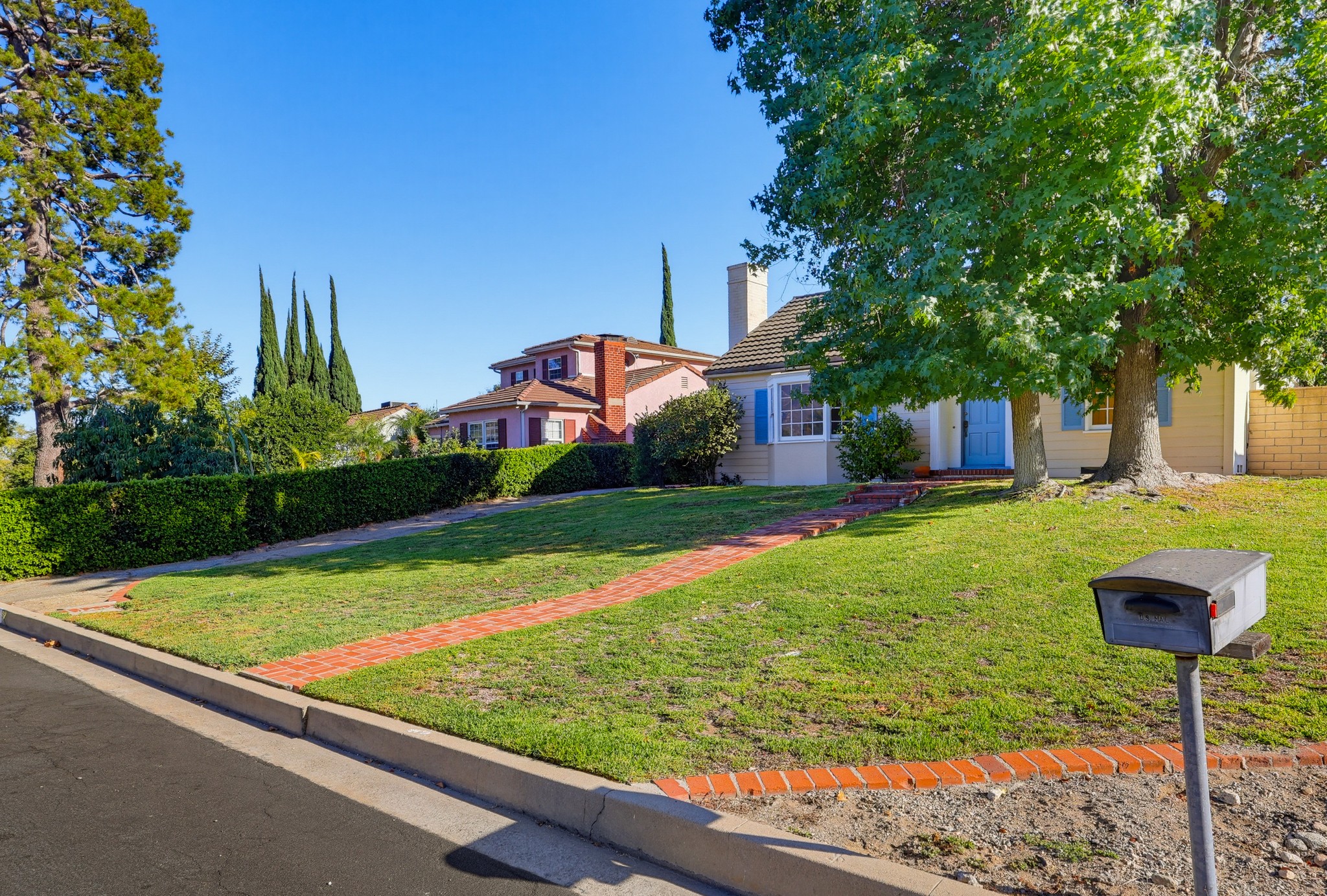 Virtual tour photo 3 of 79 for 846 Victoria Dr