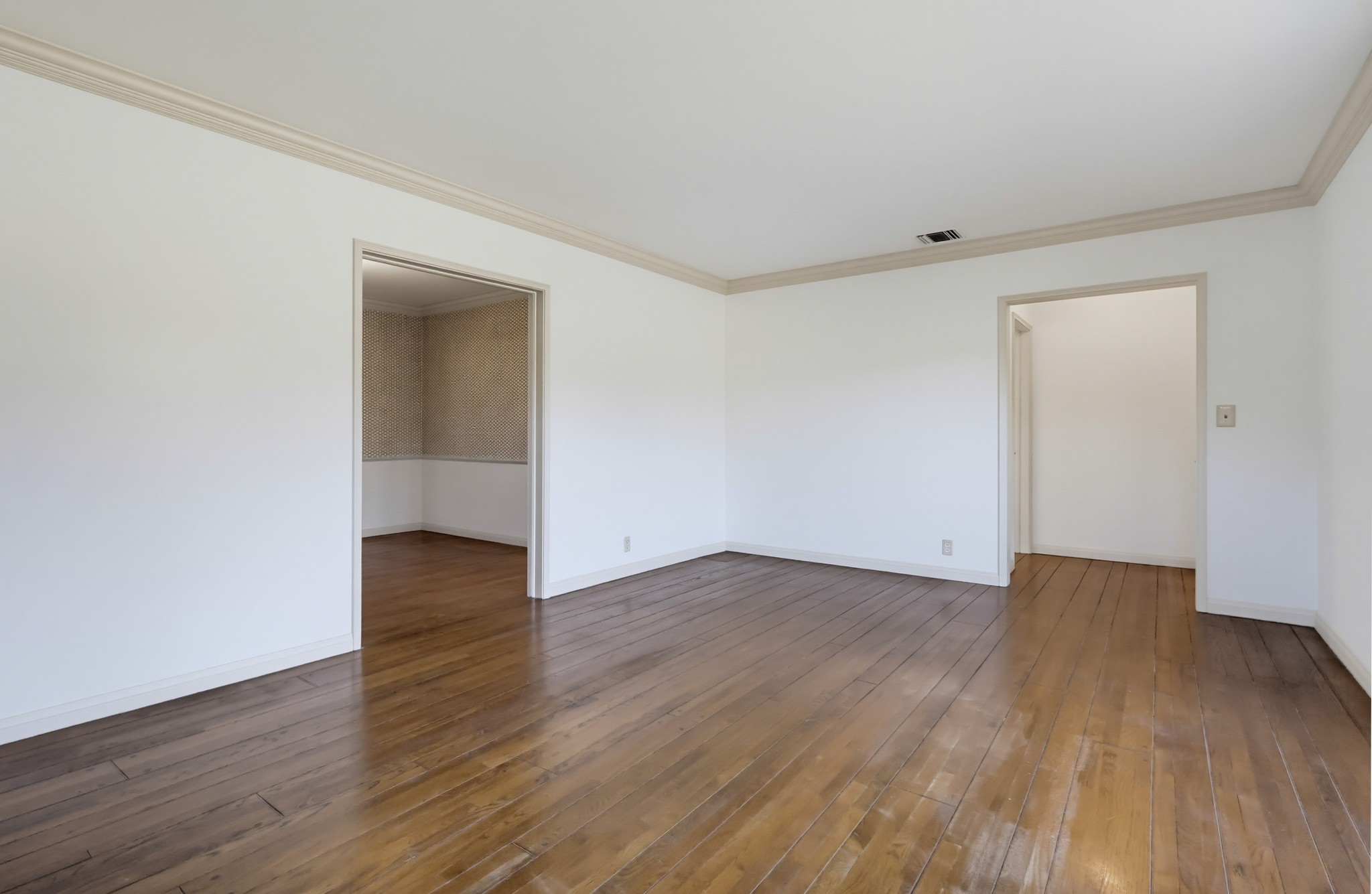 Virtual tour photo 13 of 79 for 846 Victoria Dr