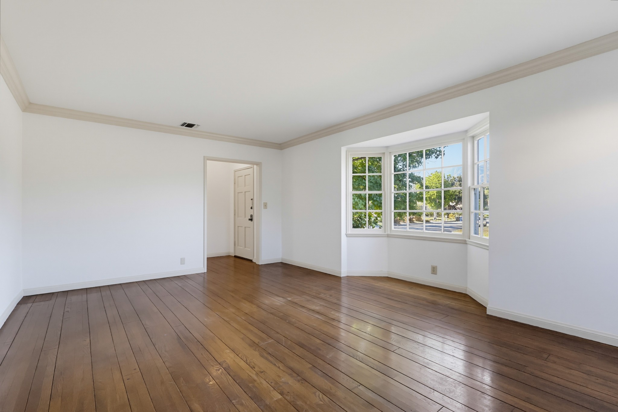 Virtual tour photo 14 of 79 for 846 Victoria Dr