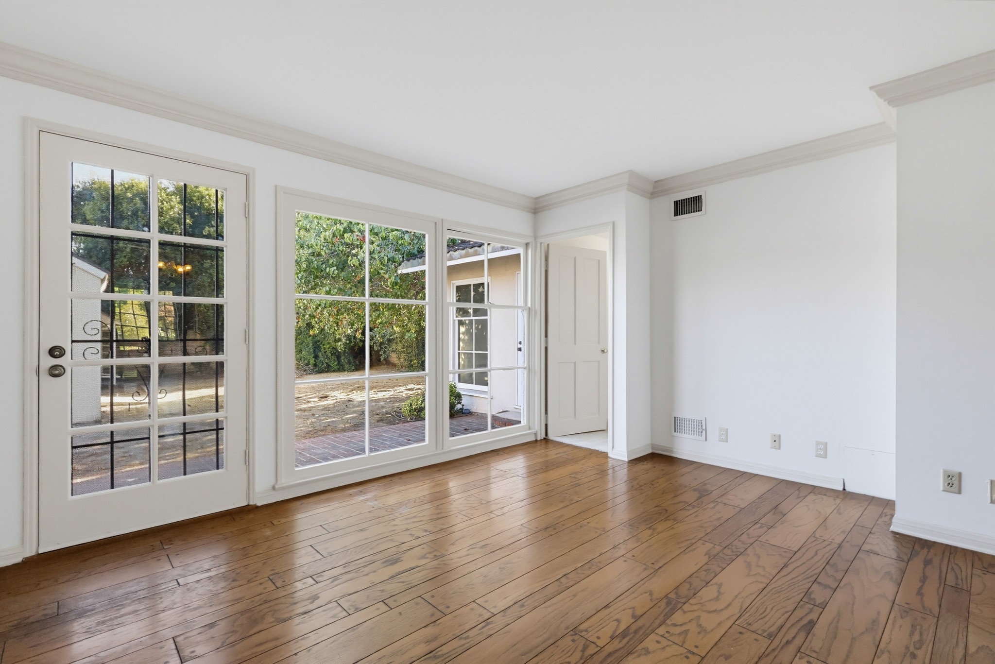 Virtual tour photo 22 of 79 for 846 Victoria Dr