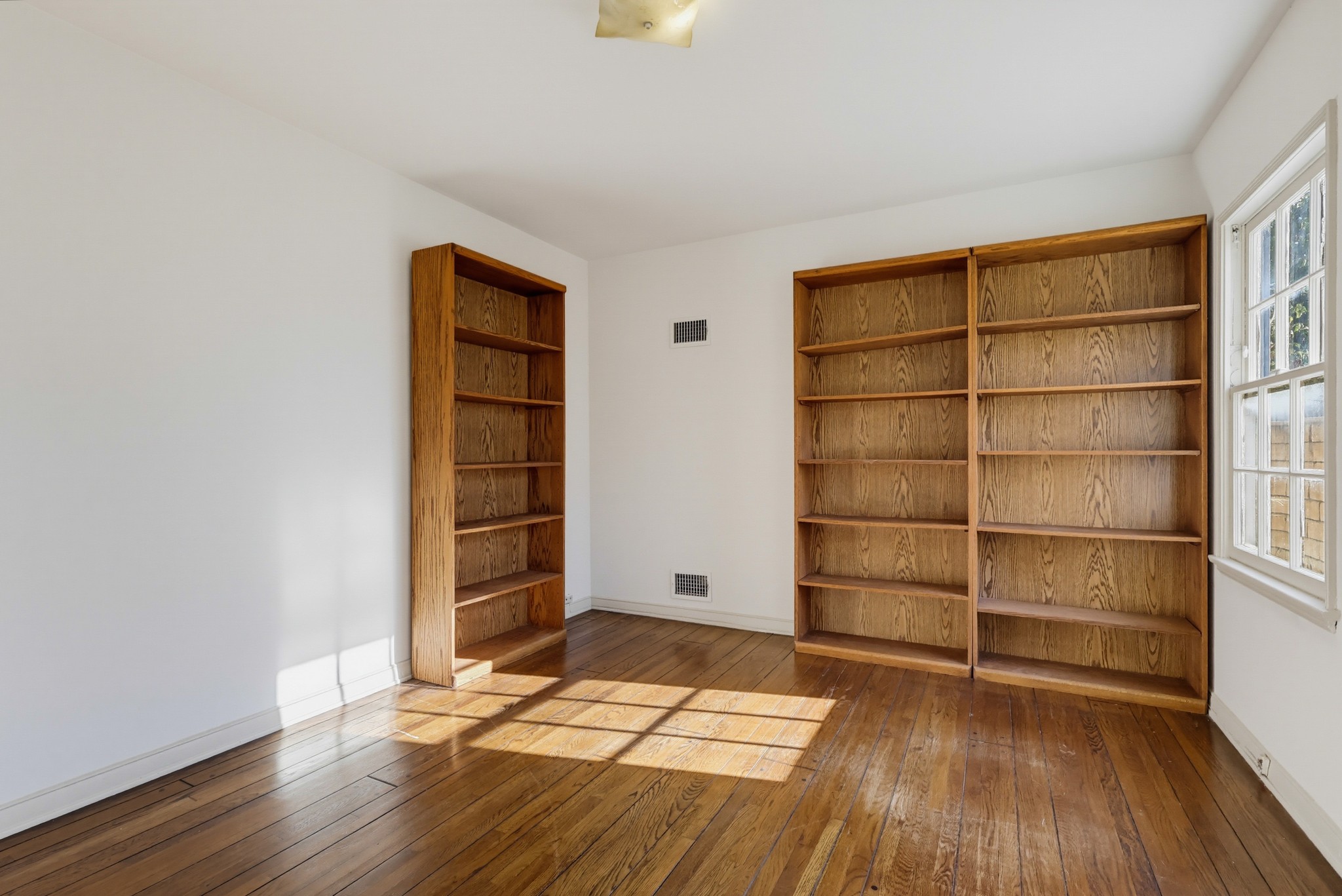 Virtual tour photo 34 of 79 for 846 Victoria Dr