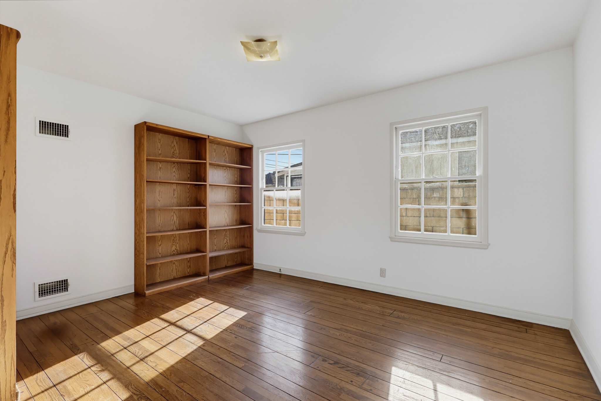 Virtual tour photo 35 of 79 for 846 Victoria Dr