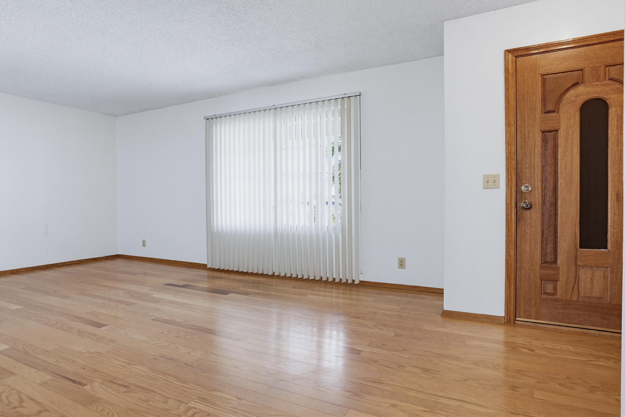 Virtual tour photo 7 of 34 for 8495 Flanders Dr
