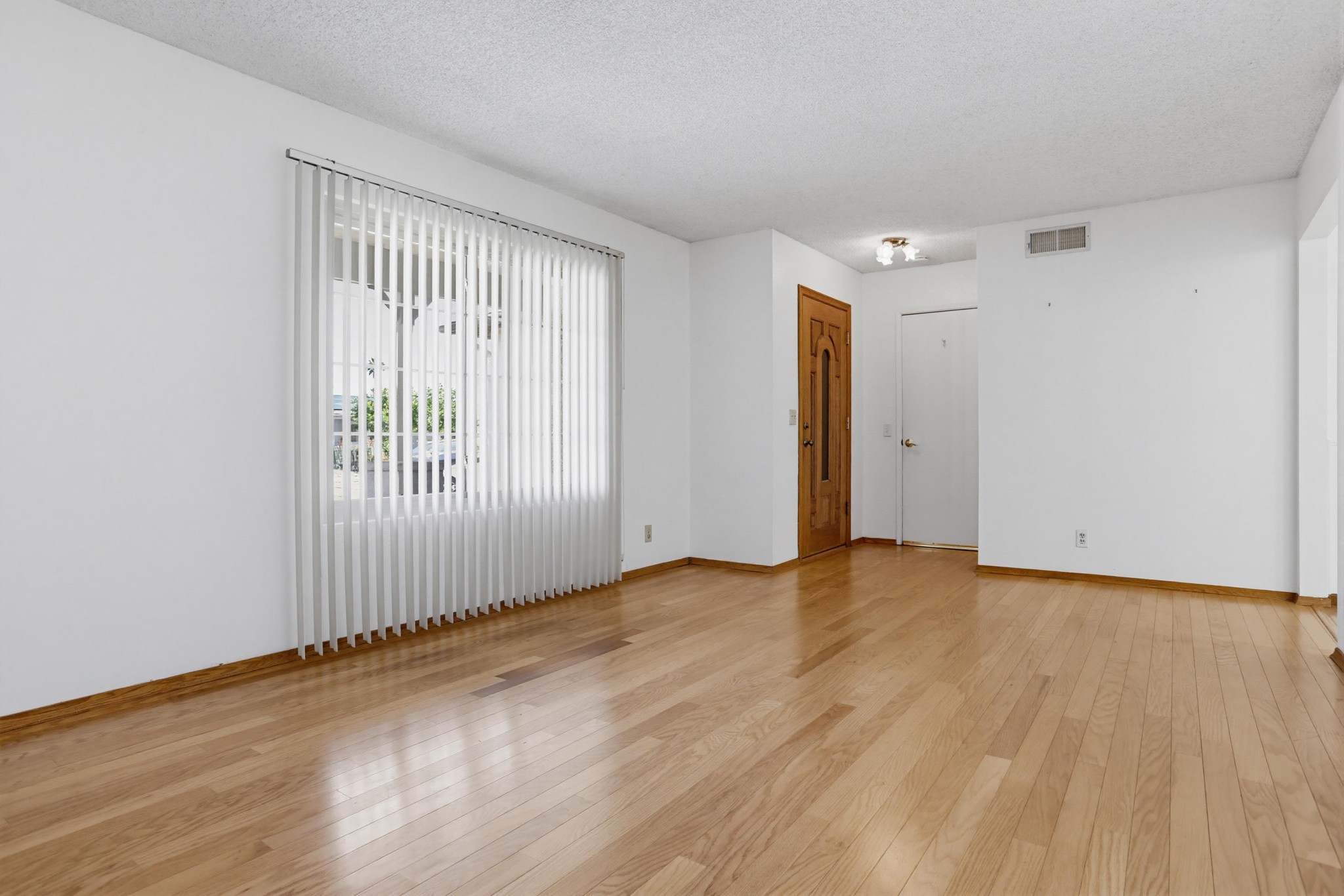 Virtual tour photo 8 of 34 for 8495 Flanders Dr