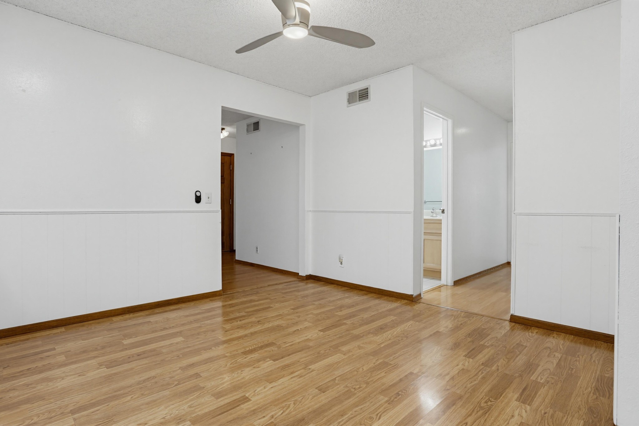 Virtual tour photo 10 of 34 for 8495 Flanders Dr