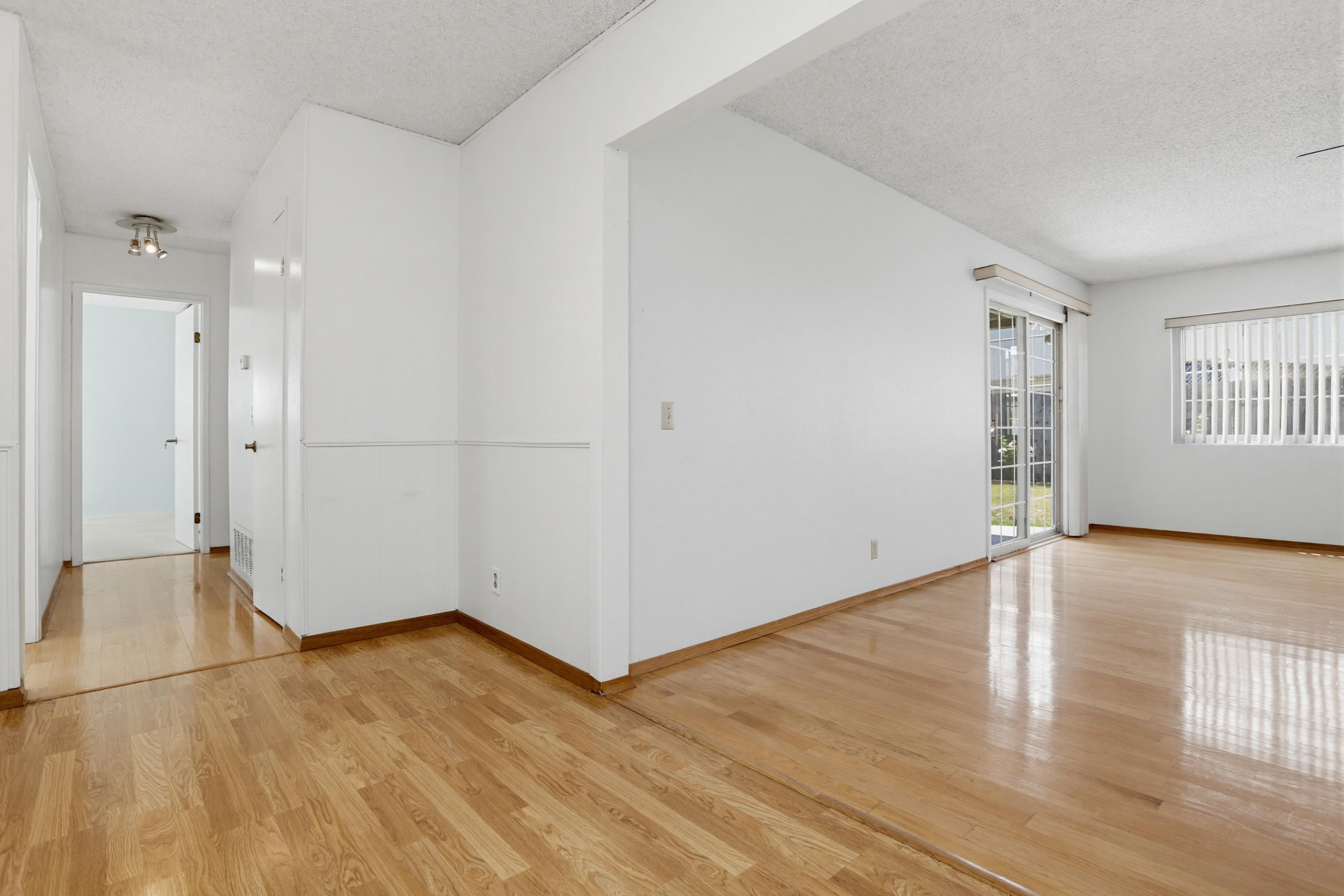 Virtual tour photo 11 of 34 for 8495 Flanders Dr