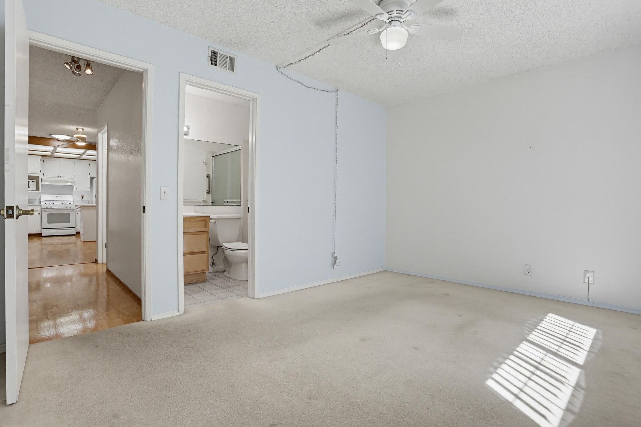 Virtual tour photo 22 of 34 for 8495 Flanders Dr