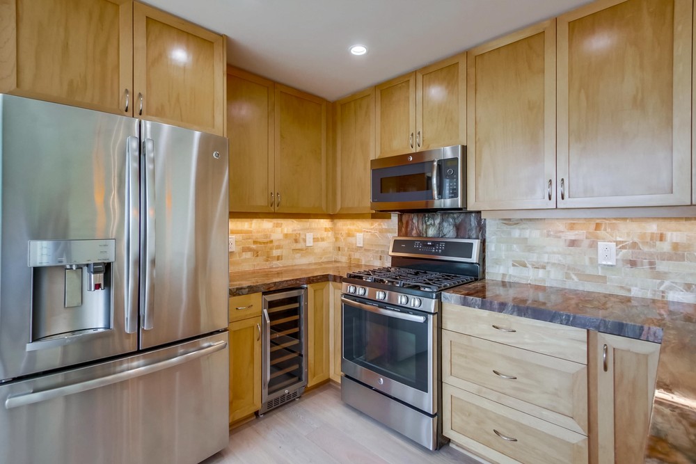 Virtual tour photo 13 of 33 for 850 Beech St
