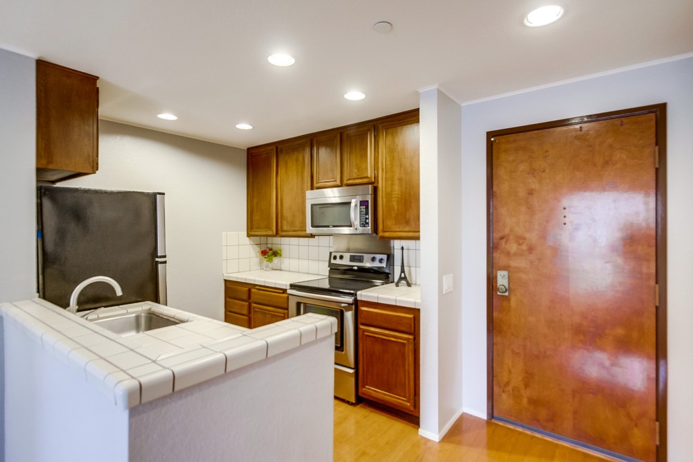 Virtual tour photo 19 of 41 for 850 State St #328