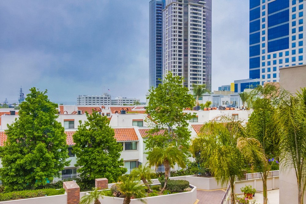 Virtual tour photo 36 of 41 for 850 State St #328