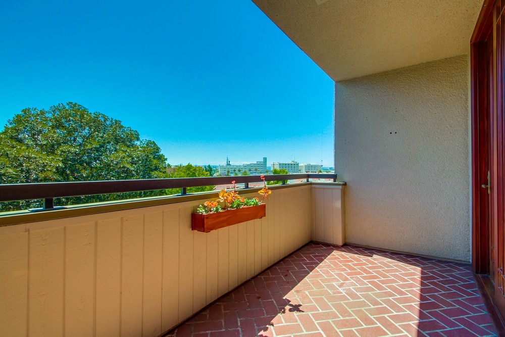 Virtual tour photo 17 of 39 for 850 State St