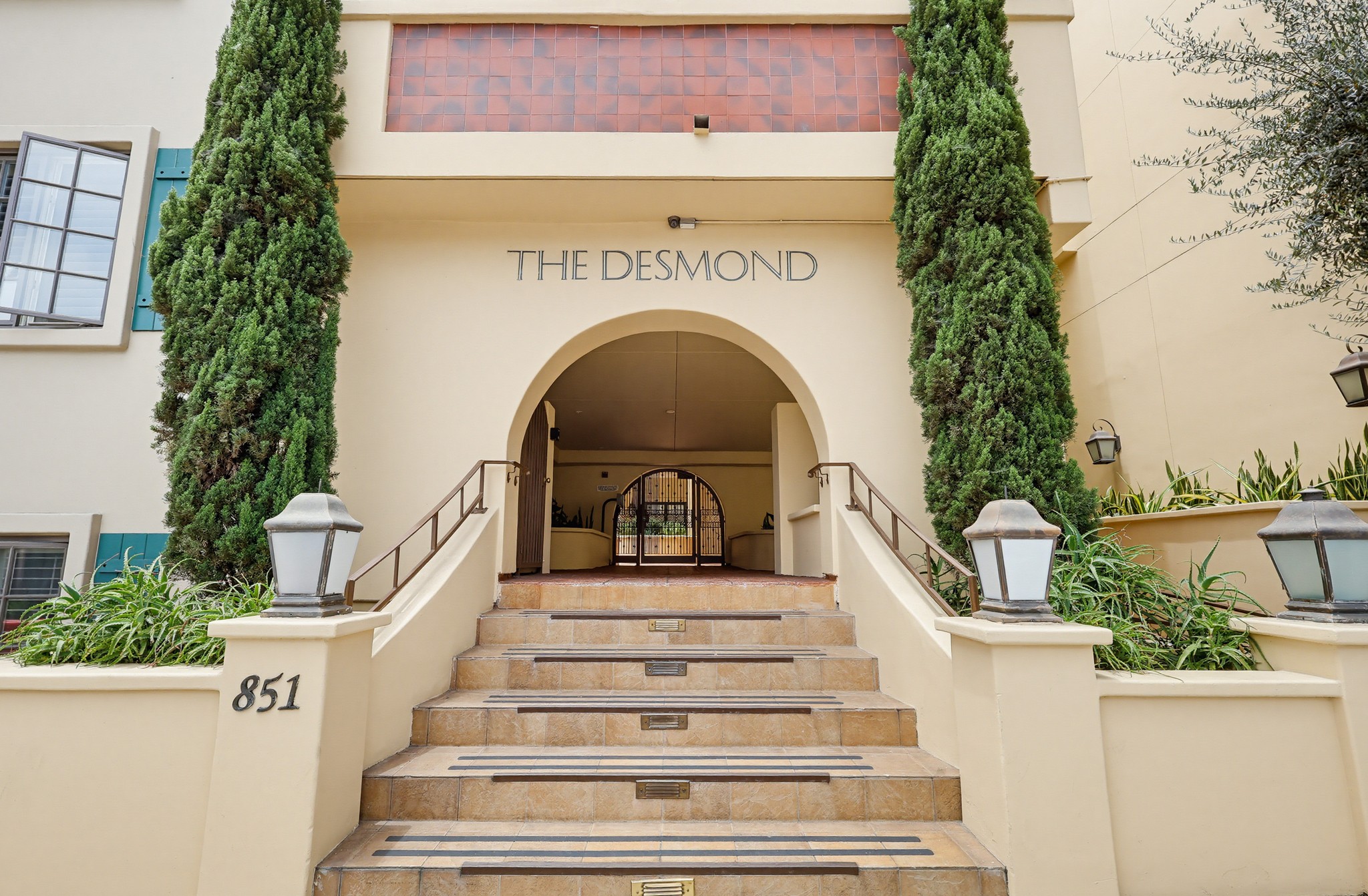 Virtual tour photo 1 of 103 for 851 N San Vicente Blvd