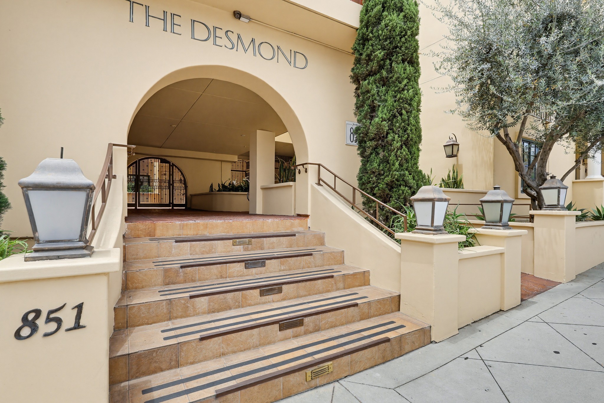 Virtual tour photo 3 of 103 for 851 N San Vicente Blvd
