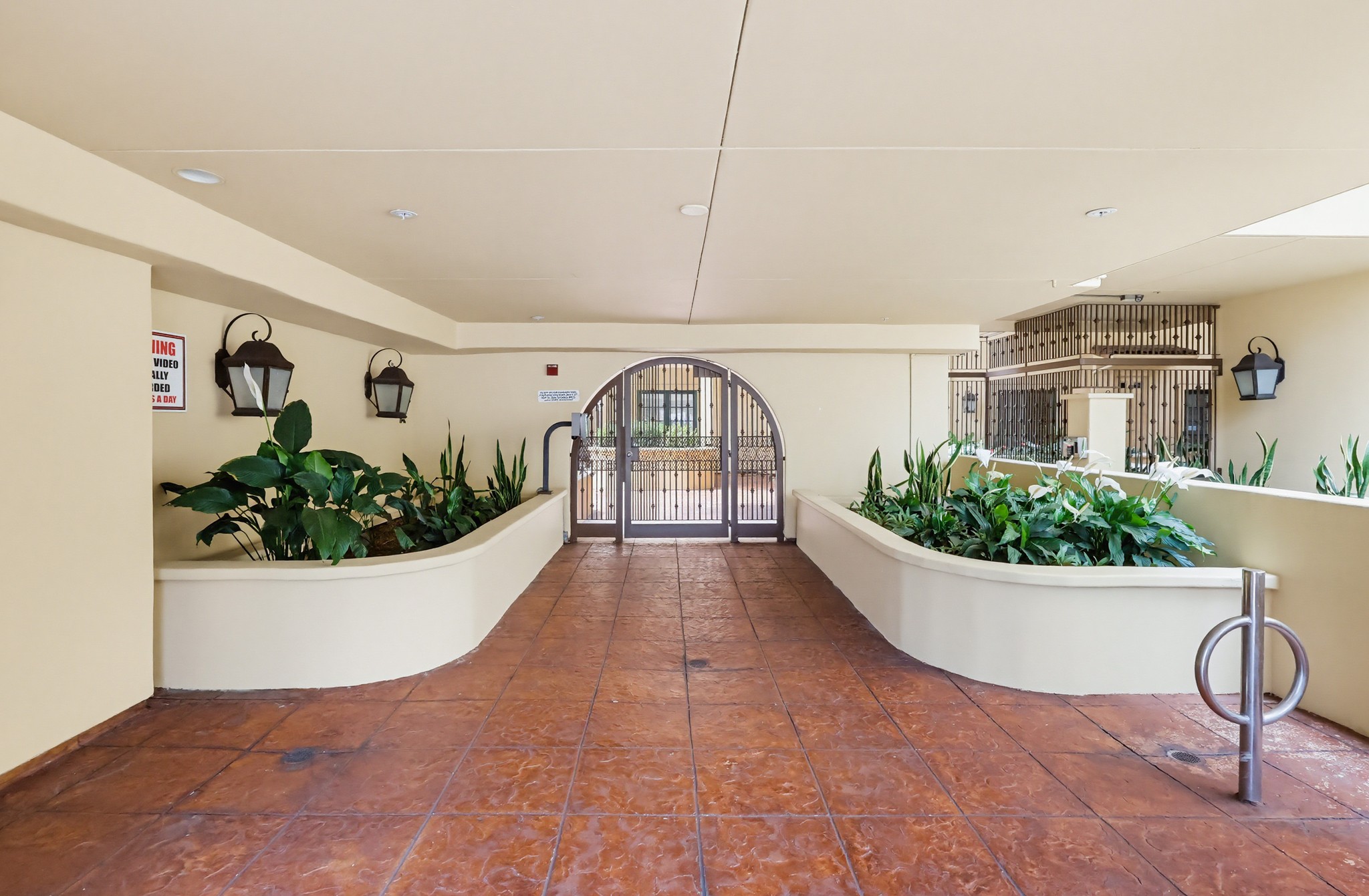 Virtual tour photo 5 of 103 for 851 N San Vicente Blvd