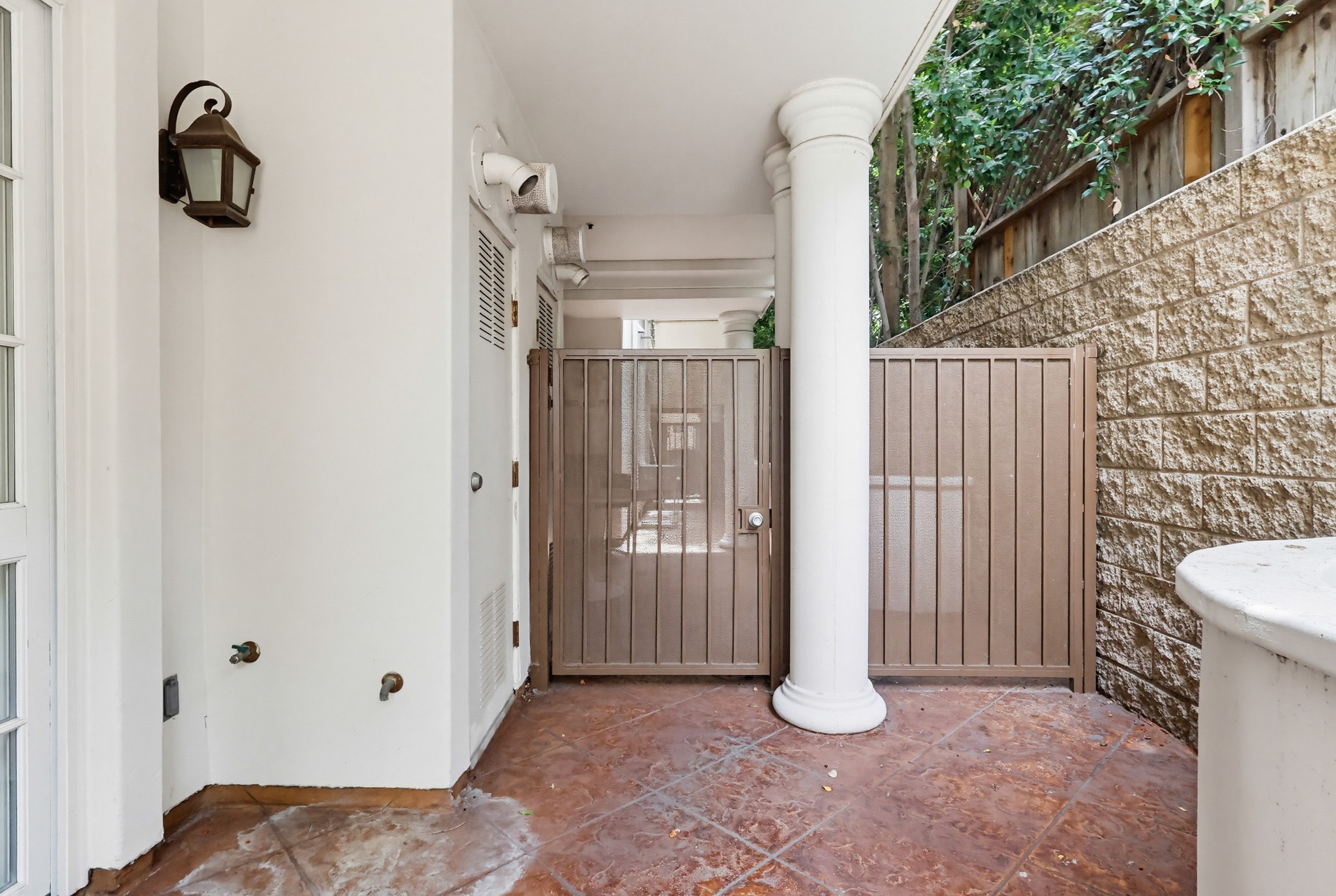 Virtual tour photo 9 of 103 for 851 N San Vicente Blvd