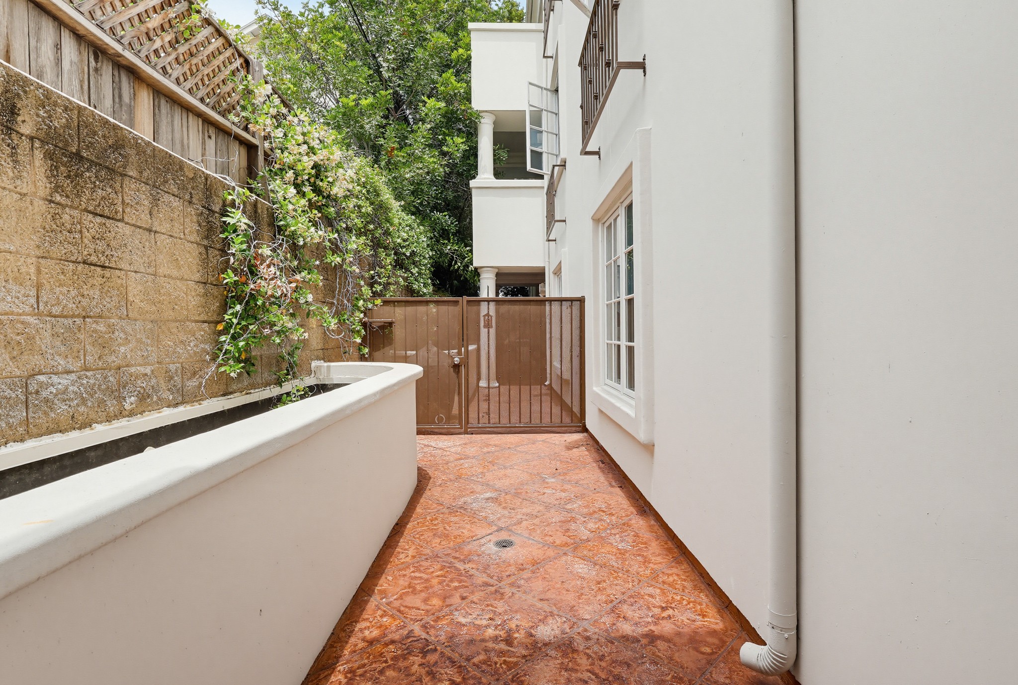 Virtual tour photo 10 of 103 for 851 N San Vicente Blvd