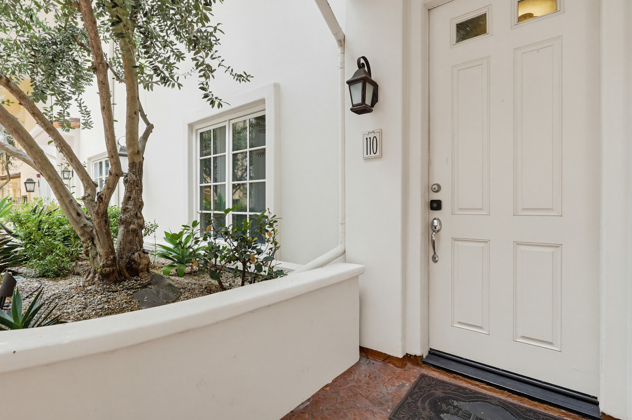 Virtual tour photo 14 of 103 for 851 N San Vicente Blvd