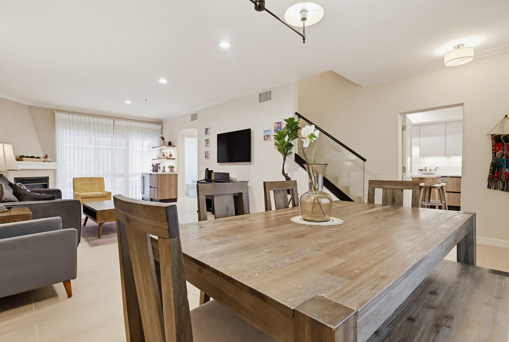Virtual tour photo 19 of 103 for 851 N San Vicente Blvd