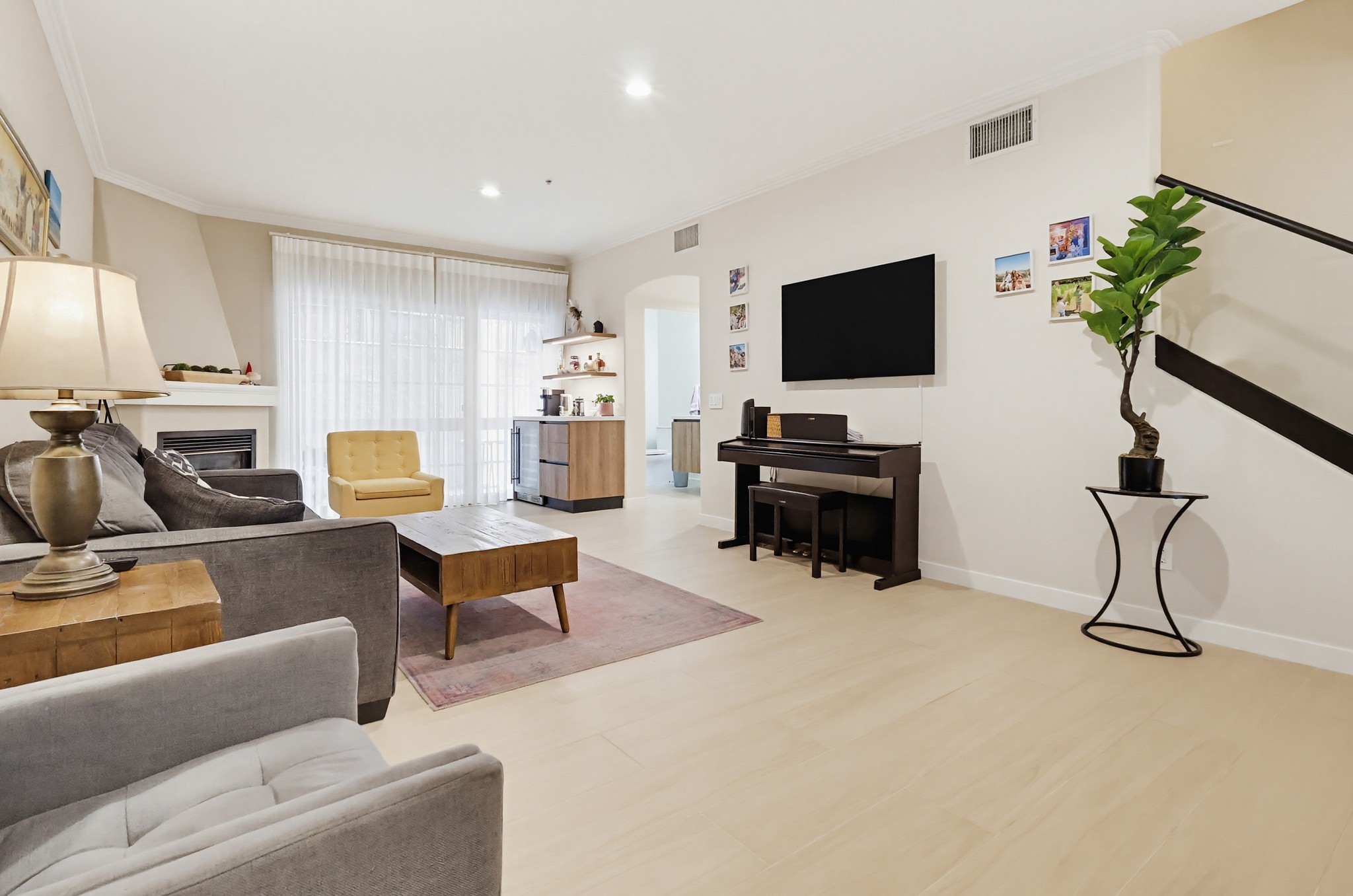 Virtual tour photo 20 of 103 for 851 N San Vicente Blvd