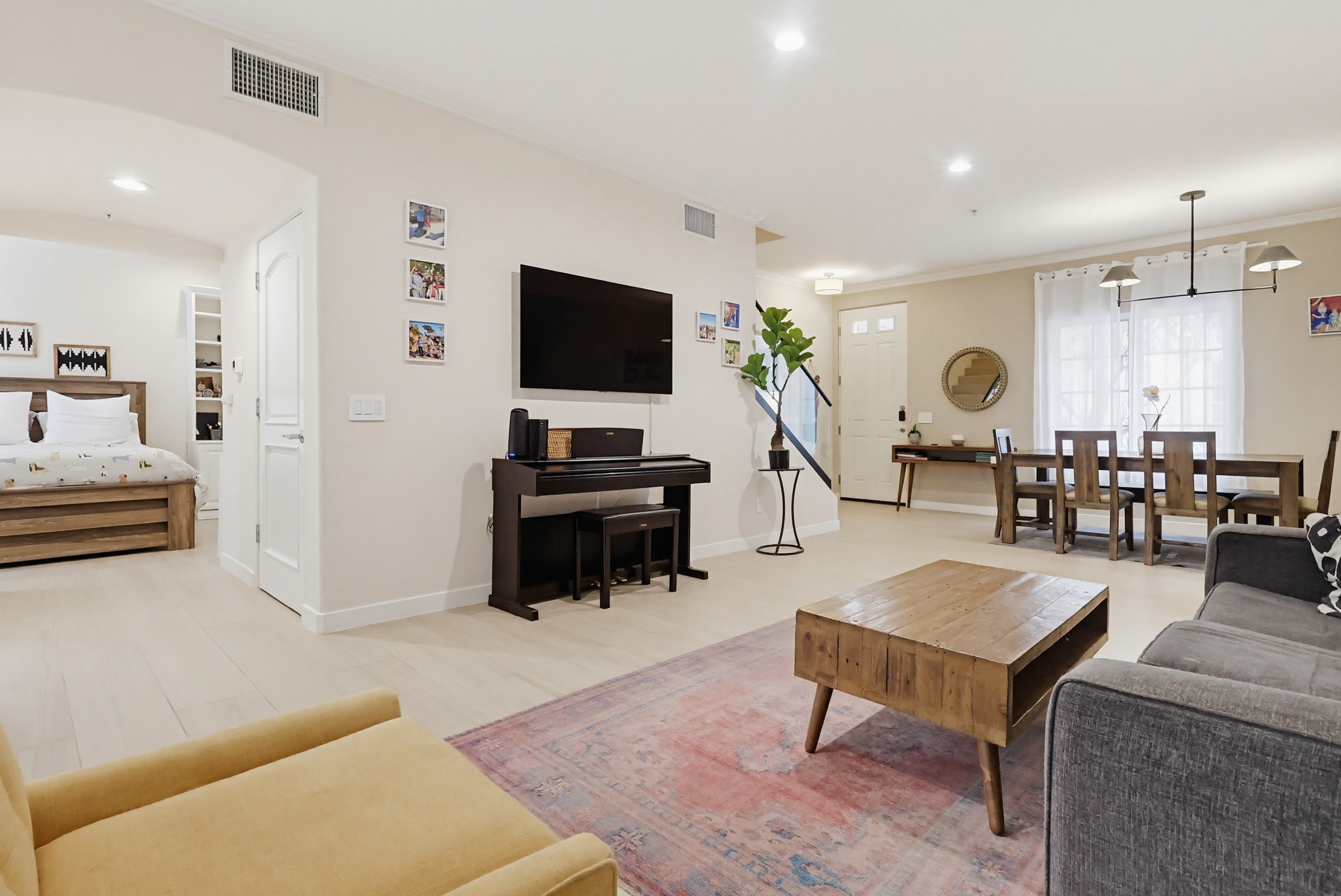 Virtual tour photo 24 of 103 for 851 N San Vicente Blvd