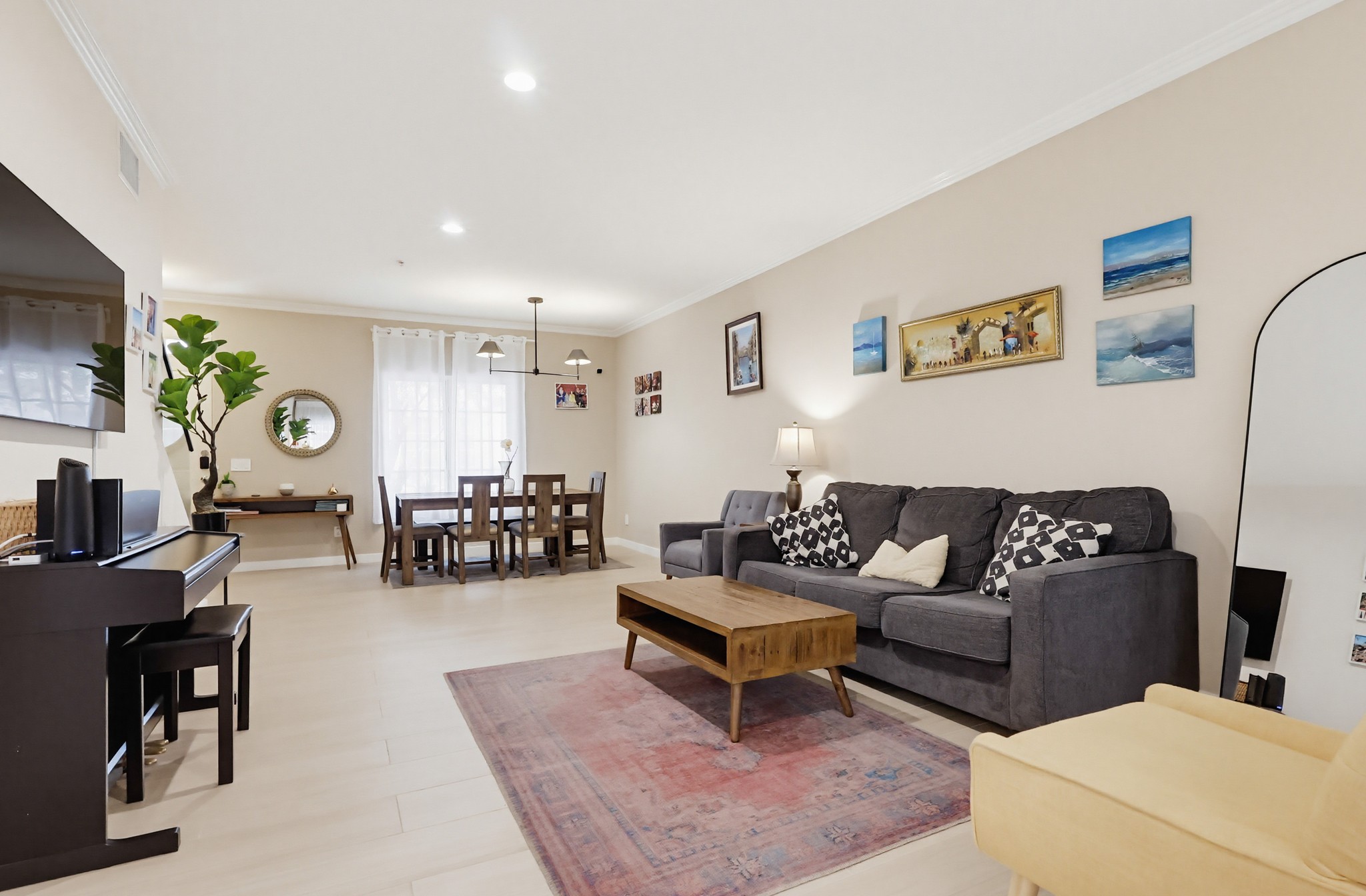 Virtual tour photo 25 of 103 for 851 N San Vicente Blvd