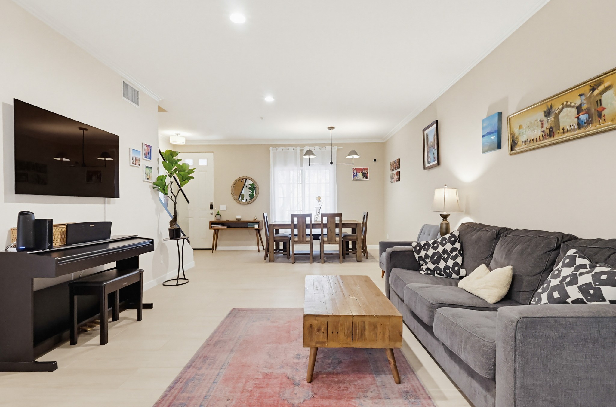 Virtual tour photo 26 of 103 for 851 N San Vicente Blvd