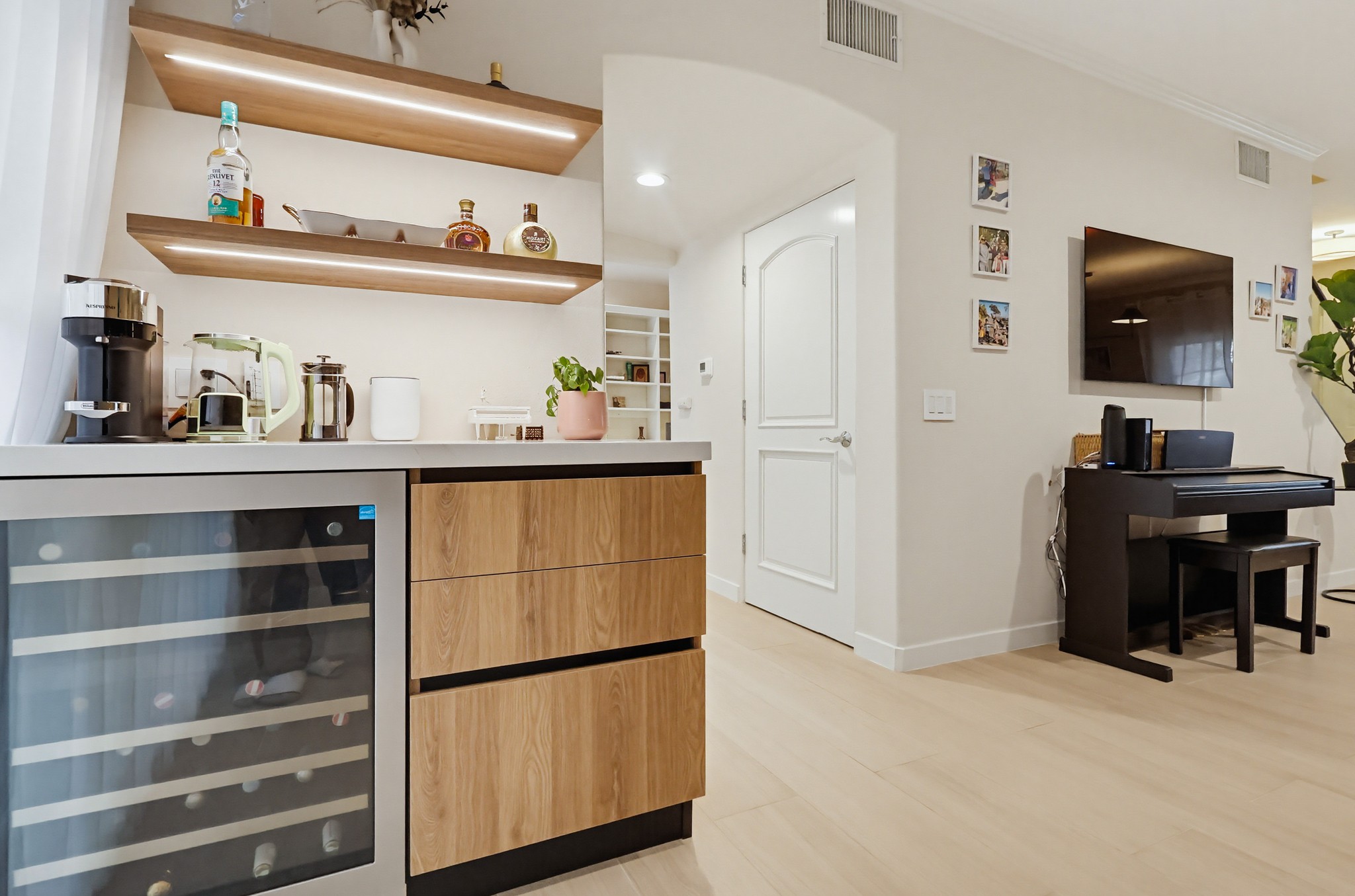 Virtual tour photo 27 of 103 for 851 N San Vicente Blvd
