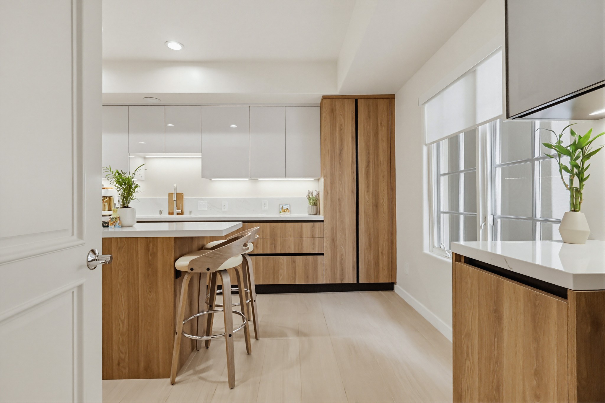 Virtual tour photo 30 of 103 for 851 N San Vicente Blvd