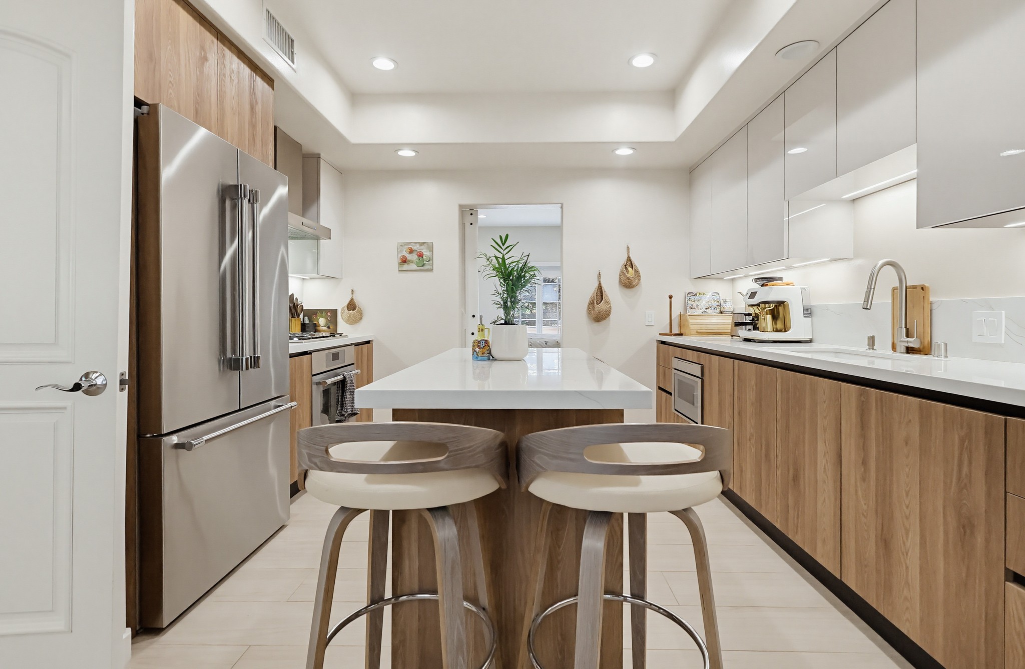 Virtual tour photo 32 of 103 for 851 N San Vicente Blvd